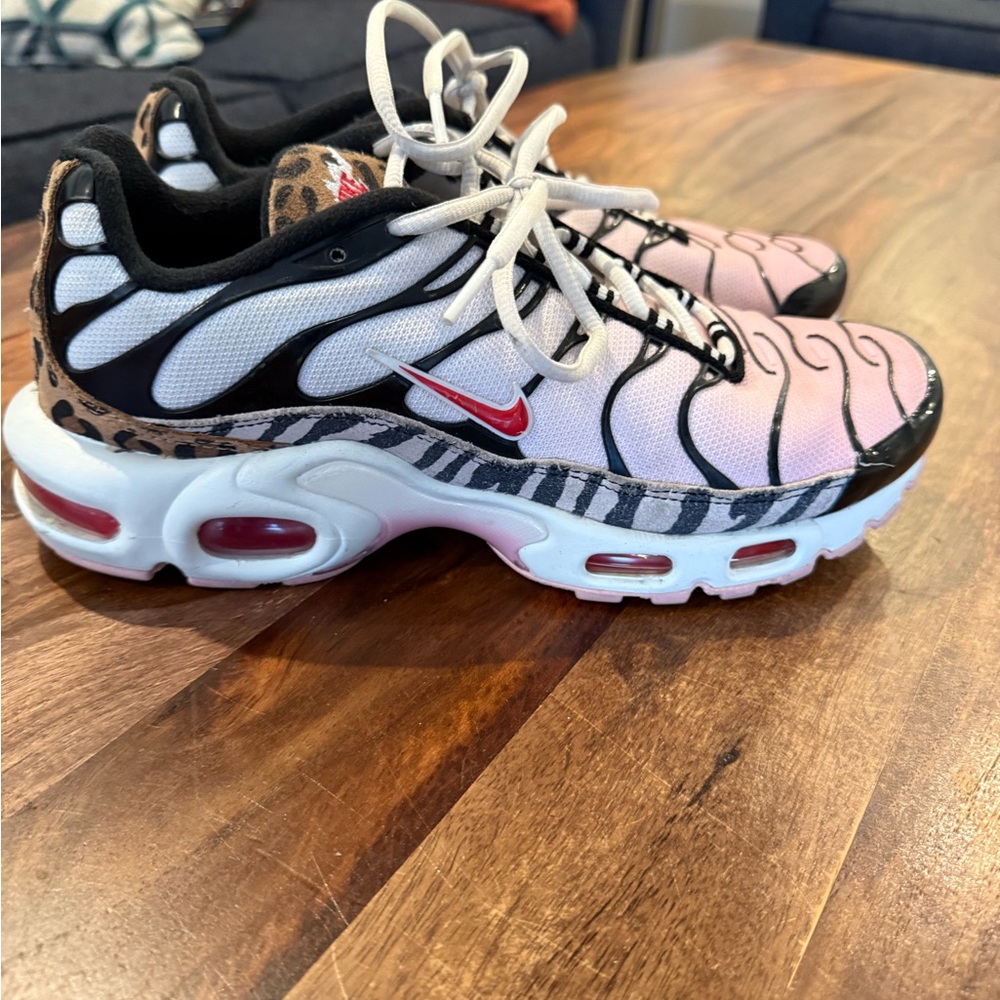 Nike Womens Pink, White & Black Animal-Print Sneakers vapor fly TN US 9 W